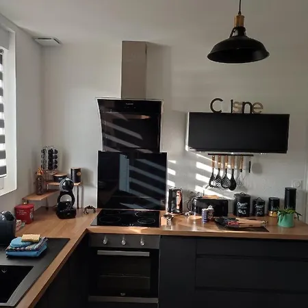 Holiday home Maison Au Calme,proche Gare Centre Circuit 24h
